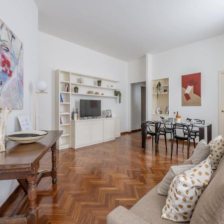 The Best Rent - Gorgeous Two-Bedroom Apartment In Porta Nuova District Милан Экстерьер фото
