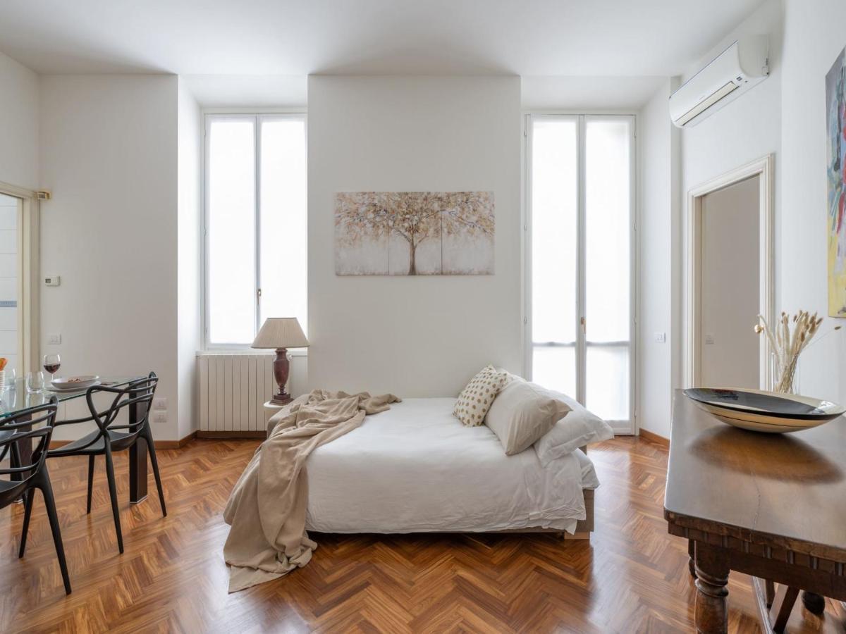The Best Rent - Gorgeous Two-Bedroom Apartment In Porta Nuova District Милан Экстерьер фото