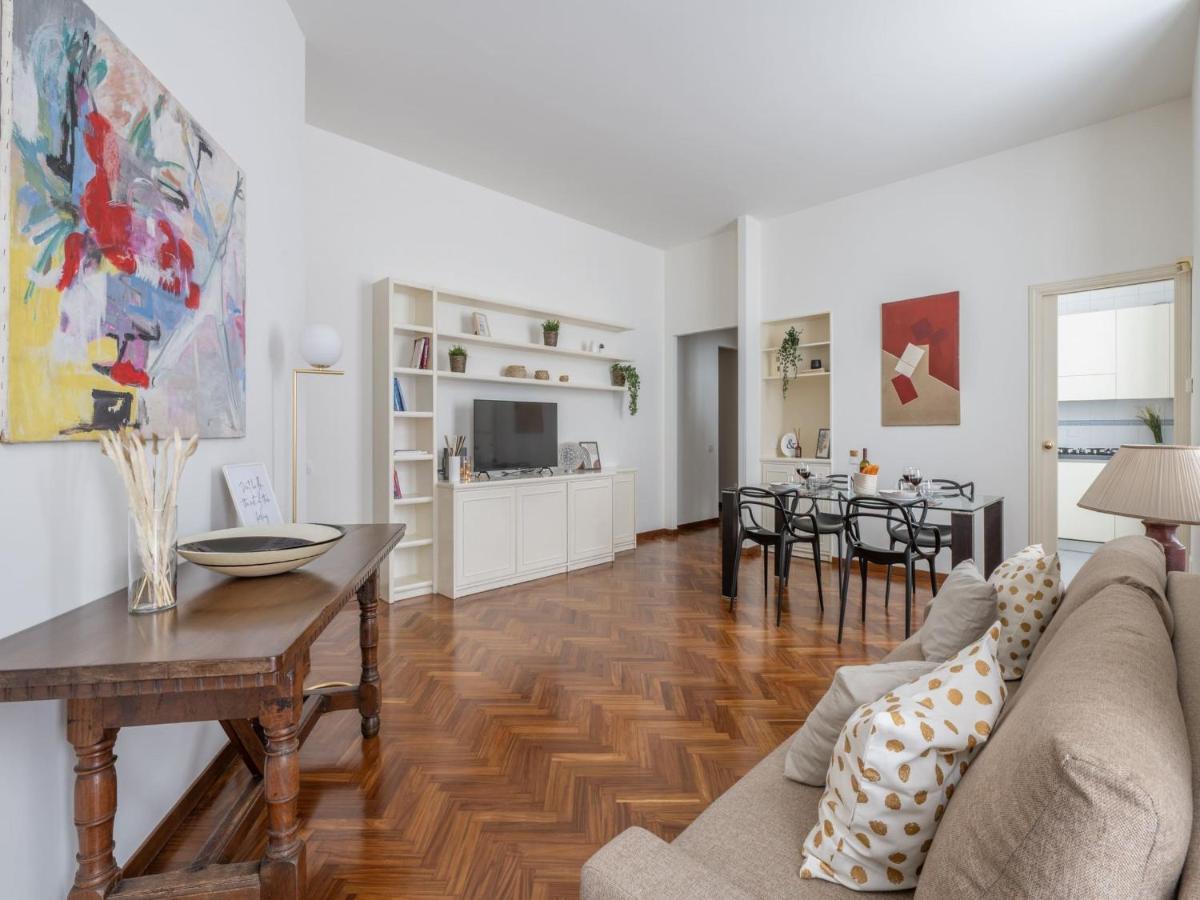 The Best Rent - Gorgeous Two-Bedroom Apartment In Porta Nuova District Милан Экстерьер фото