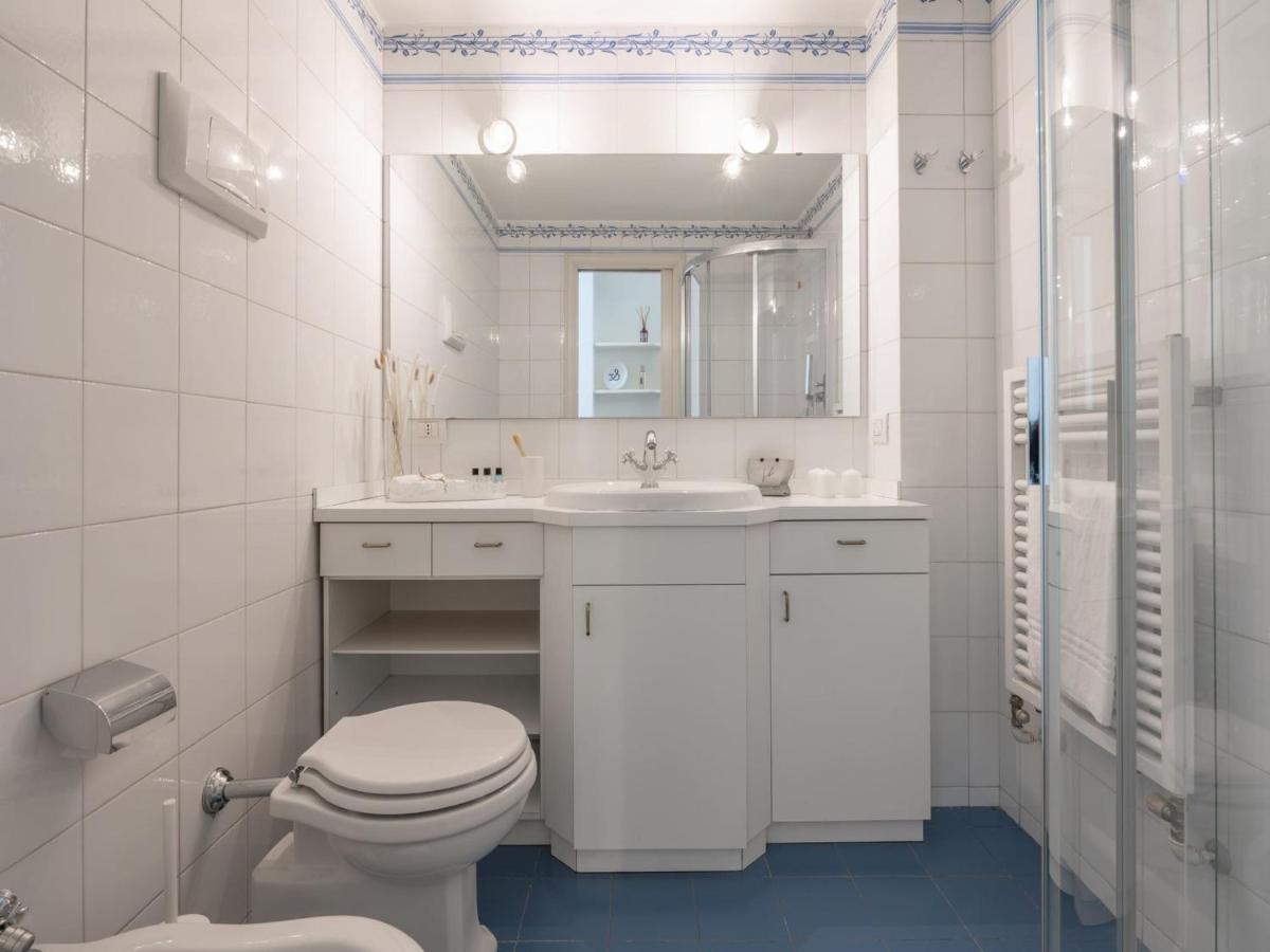 The Best Rent - Gorgeous Two-Bedroom Apartment In Porta Nuova District Милан Экстерьер фото