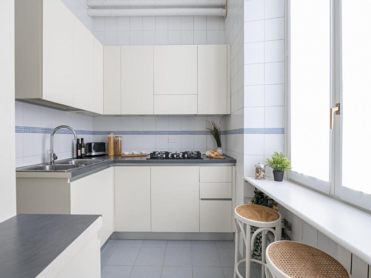 The Best Rent - Gorgeous Two-Bedroom Apartment In Porta Nuova District Милан Экстерьер фото