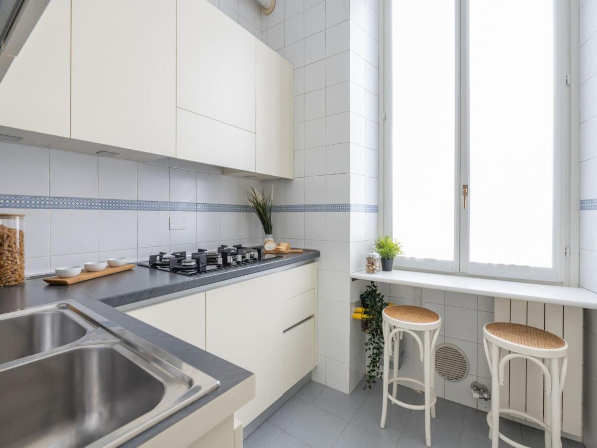 The Best Rent - Gorgeous Two-Bedroom Apartment In Porta Nuova District Милан Экстерьер фото